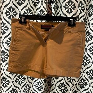 Vineyard Vines everyday short, size 0, yellow 5” inseam.